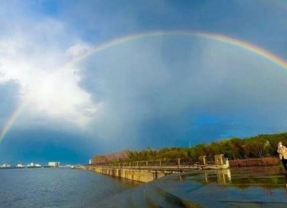 Фотоснимками в соцсетях поделились россияне и жители Поднебесной