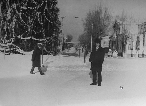 Снежный городок. Набережная Амура. 1968 год